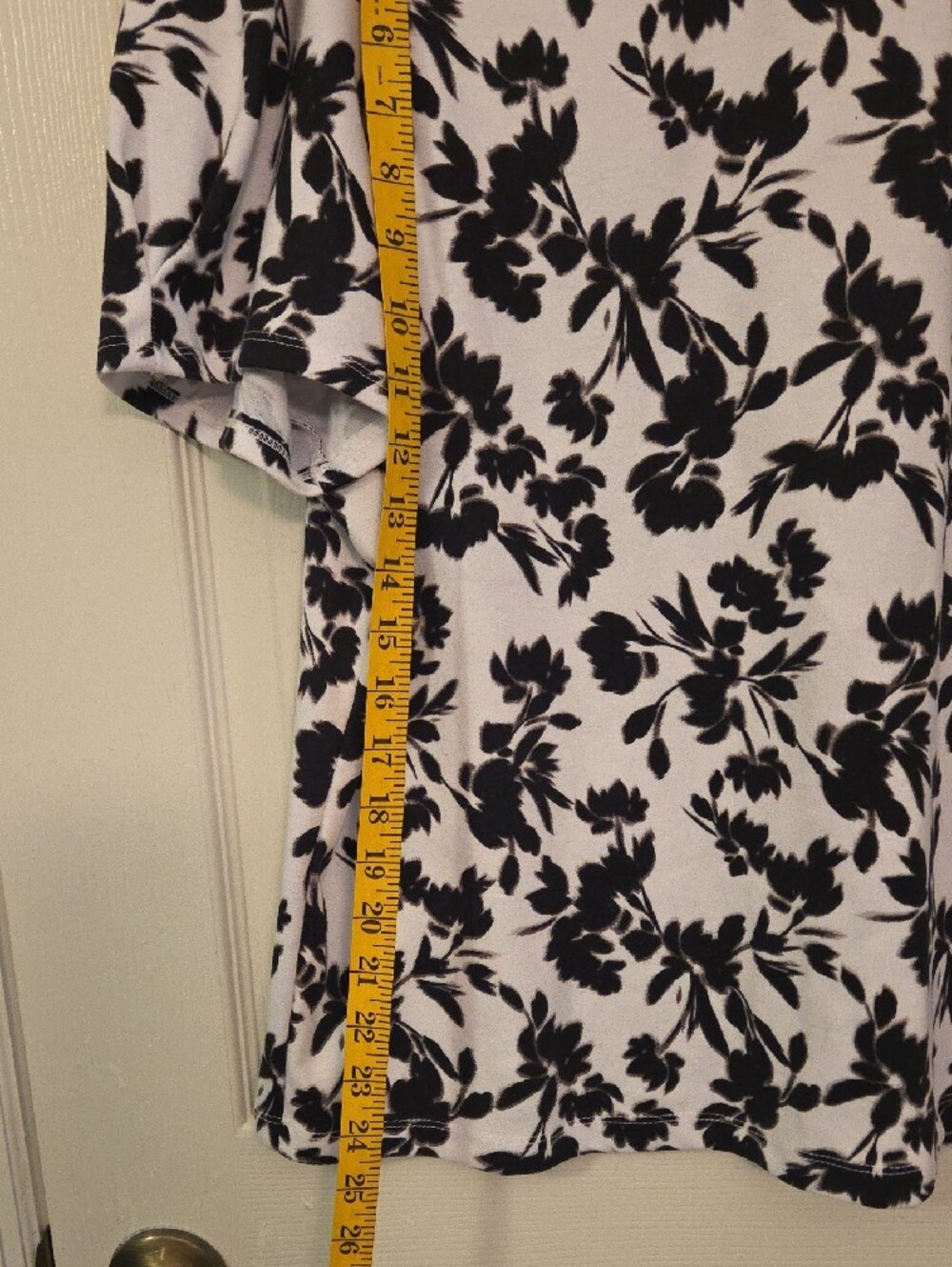 Liz Claiborne White Short-Sleeve Top with Black Floral Print XXL - Picture 6 of 12
